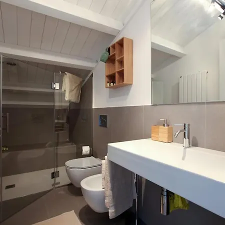 Newly Renovated Bright Penthouse Apartament *