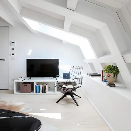 Newly Renovated Bright Penthouse * Mediolan