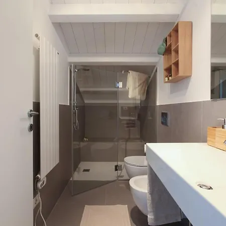 Newly Renovated Bright Penthouse Apartament Mediolan